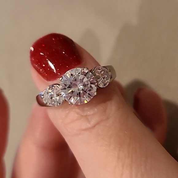 3 stone cubic zirconia stainless steel ring - Picture 5 of 8